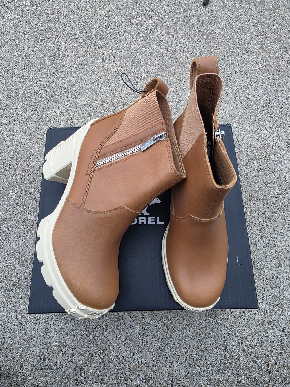 SOREL Caribou X heel Chelsea Boot in Cognac Brown Women 9